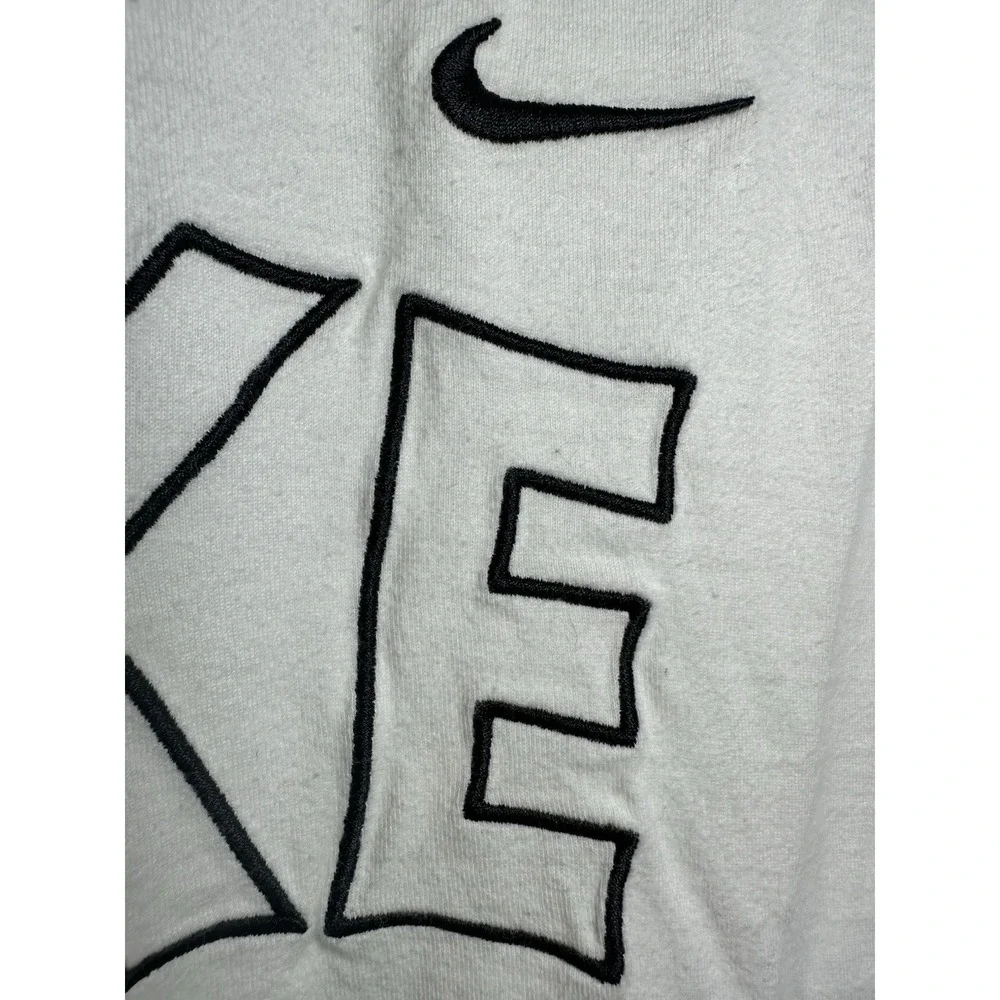 nike white embroidered Nike Tee Logo M